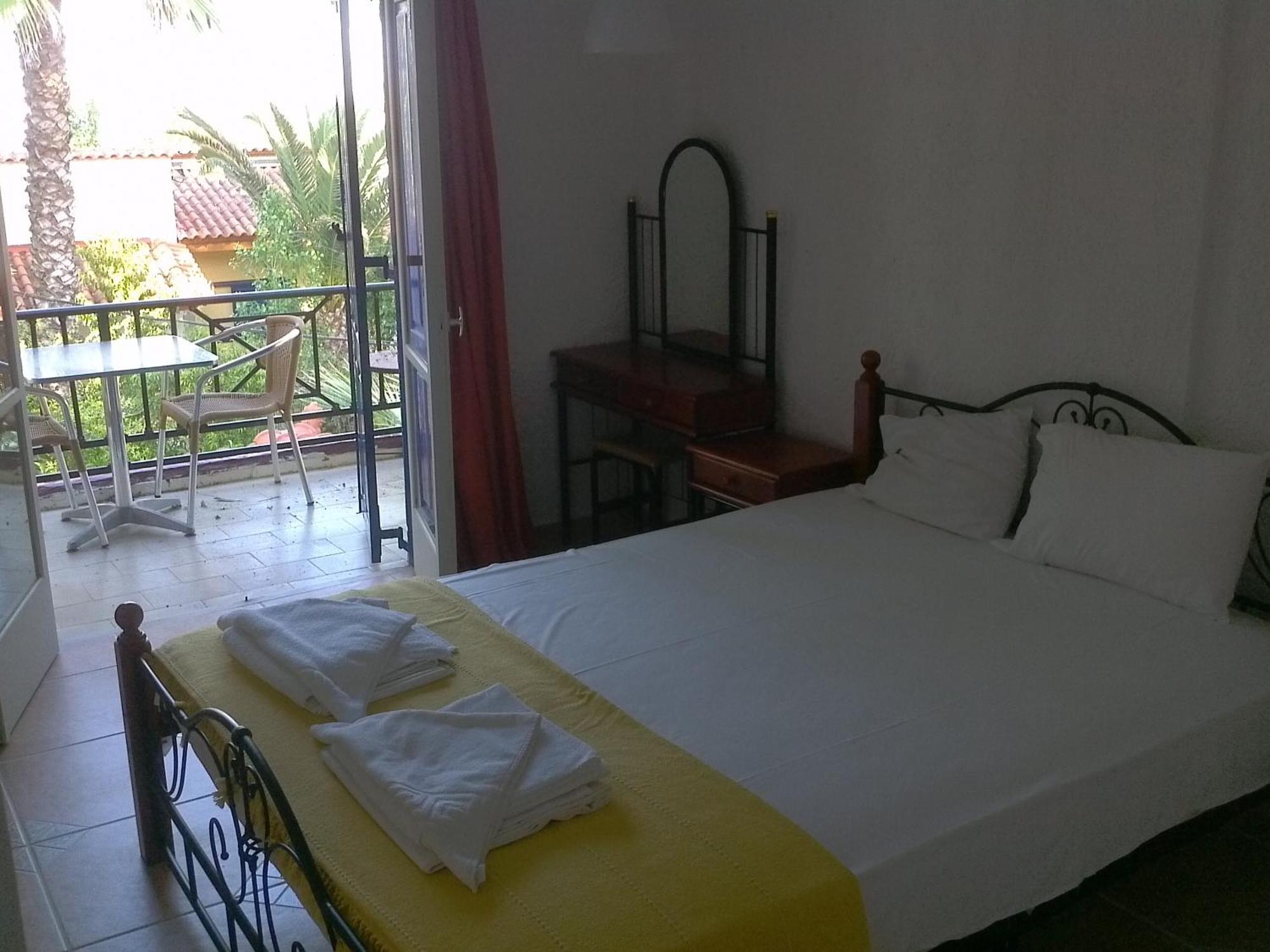 9 Musses Hotel Apartments Skala Mistegnon Eksteriør billede