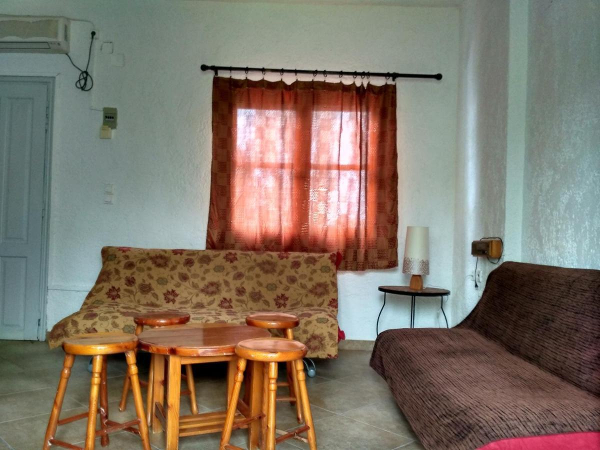 9 Musses Hotel Apartments Skala Mistegnon Eksteriør billede